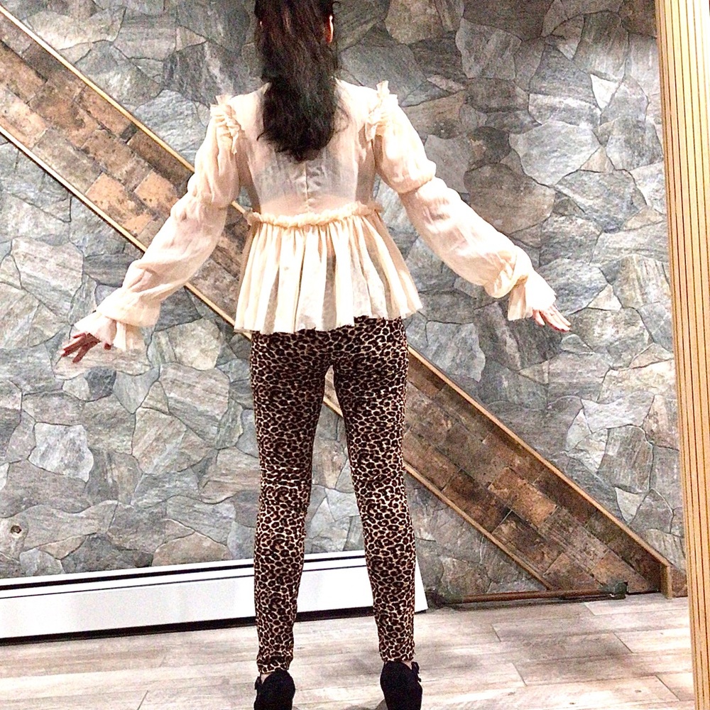 Ruffles & Frills Incredible Blouse - Picture 5 of 14
